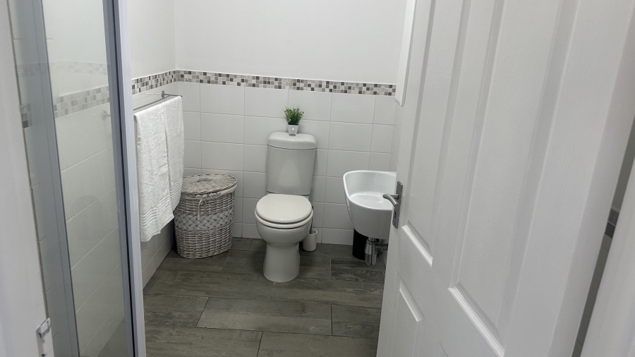 To Let 3 Bedroom Property for Rent in Big Bay Western Cape